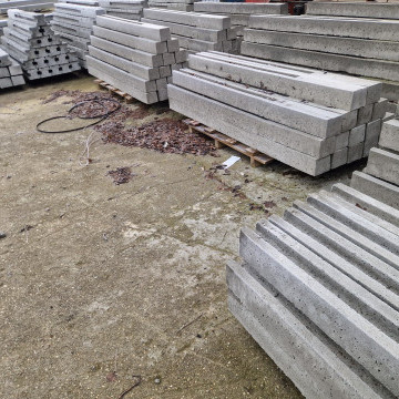 slupek-do-ogrodzen-betonowych-gladki